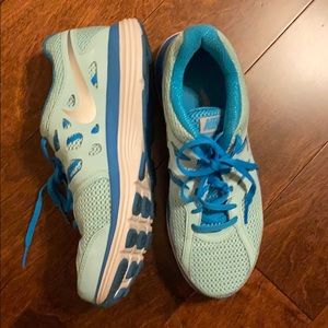 Barley worn women’s Nike fusion size 9.5